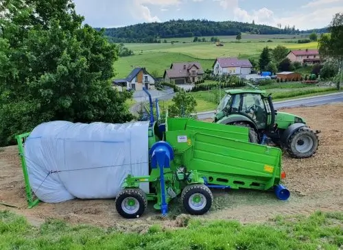 Bagger RT 8000 – încărcător de furaje în Silobag